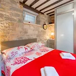 Guest house & Dujam