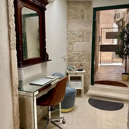 & Dujam בית הארחה 4*