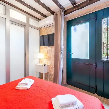 & Dujam Konukevi Split