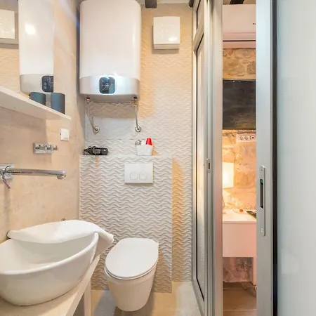 & Dujam Konukevi Split